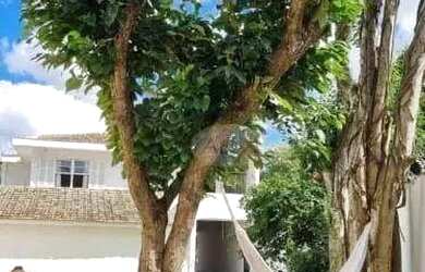 Imagem: A casa possui 4 Dormitórios, 4 Banheiros, 5 Vagas na garagem