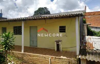 Imagem: A casa possui 2 Dormitórios, 2 Banheiros, 2 Vagas na garagem