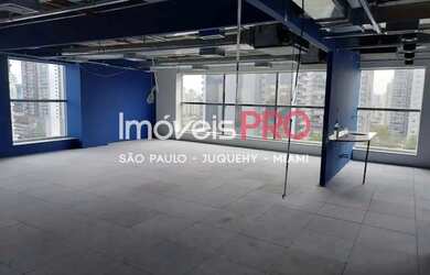 Imagem: O depósito possui 5 Vagas na garagem e 310m² de Área e está