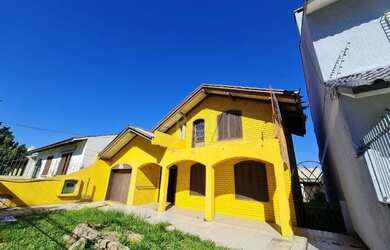 Imagem: A casa possui 3 Dormitórios, 2 Banheiros, 220m² de Área e