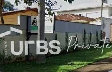 Imagem: A casa possui 3 Dormitórios, 3 Banheiros, 2 Vagas na garagem