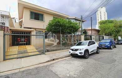 Imagem: A casa possui 4 Dormitórios, 2 Banheiros, 4 Vagas na garagem