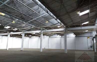 Imagem: O depósito possui 5 Vagas na garagem, 1.700m² de Área e