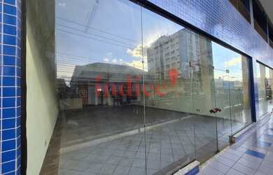 Imagem: O depósito possui 3 Vagas na garagem, 241m² de Área e está