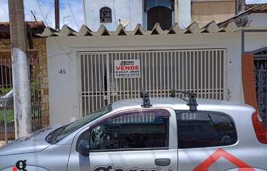 Imagem: A casa possui 3 Dormitórios, 3 Banheiros, 2 Vagas na garagem