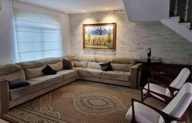 Imagem: A casa possui 3 Dormitórios, 3 Banheiros, 2 Vagas na garagem