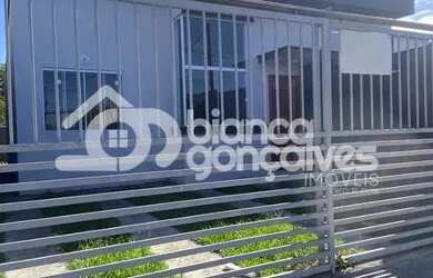 Imagem: A casa possui 2 Dormitórios, 2 Banheiros, 2 Vagas na garagem