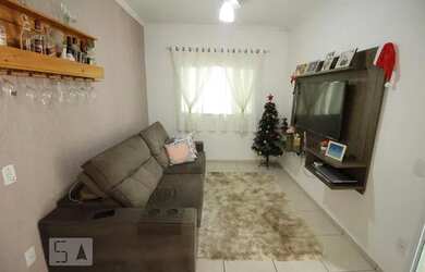 Imagem: A casa possui 3 Dormitórios, 3 Banheiros, 2 Vagas na garagem