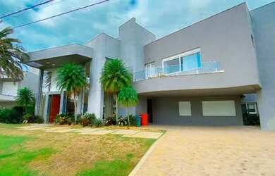 Imagem: A casa em condomínio possui 5 Dormitórios, 5 Banheiros, 3