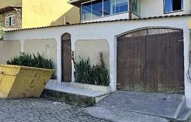 Imagem: A casa possui 3 Dormitórios, 3 Banheiros, 2 Vagas na garagem