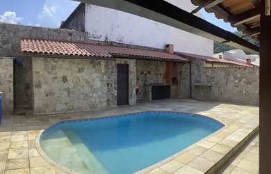 Imagem: A casa em condomínio possui 4 Dormitórios, 4 Banheiros, 3