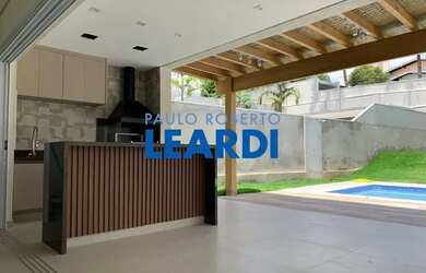 Imagem: A casa em condomínio possui 3 Dormitórios, 5 Banheiros, 4