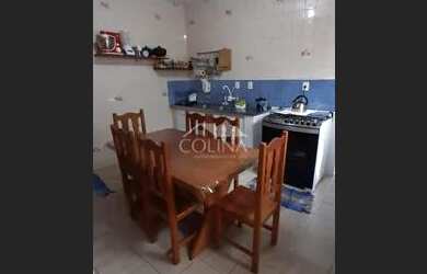 Imagem: A casa possui 3 Dormitórios, 2 Banheiros, 5 Vagas na garagem