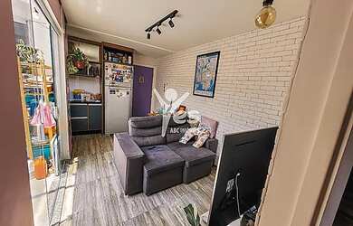 Imagem: O apartamento possui 2 Dormitórios, 1 Banheiro, 1 Vaga na garagem