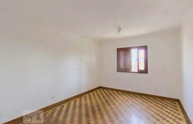 Imagem: A casa possui 3 Dormitórios, 4 Banheiros, 4 Vagas na garagem