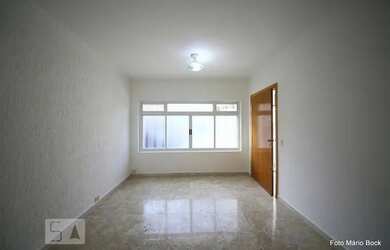 Imagem: A casa possui 3 Dormitórios, 1 Banheiro, 2 Vagas na garagem