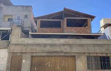 Imagem: A casa possui 3 Dormitórios, 3 Banheiros, 1 Vaga na garagem