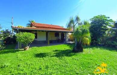 Imagem: A casa possui 2 Dormitórios, 2 Banheiros, 3 Vagas na garagem