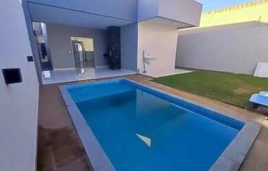 Imagem: A casa possui 2 Dormitórios, 1 Banheiro, 2 Vagas na garagem