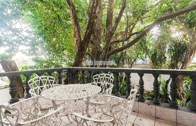 Imagem: A casa possui 5 Dormitórios, 5 Banheiros, 5 Vagas na garagem