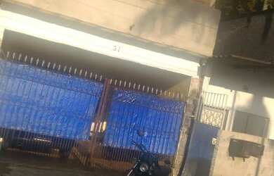 Imagem: A casa possui 2 Dormitórios, 2 Banheiros, 2 Vagas na garagem