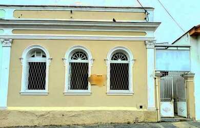 Imagem: A casa possui 3 Dormitórios, 2 Banheiros, 110m² de Área e