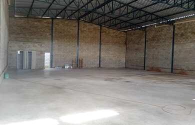 Imagem: O depósito à venda possui 5 Vagas na garagem e 450m² de Área