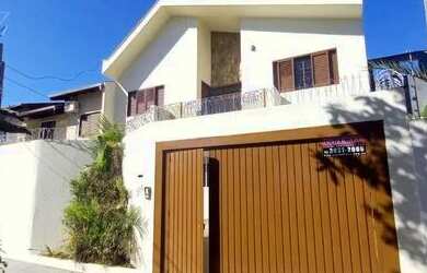 Imagem: A casa possui 3 Dormitórios, 3 Banheiros, 1 Vaga na garagem