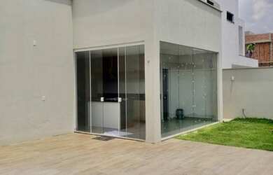 Imagem: A casa em condomínio possui 3 Dormitórios, 3 Banheiros, 4