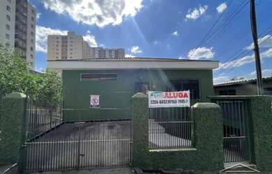 Imagem: A casa possui 2 Dormitórios, 2 Banheiros, 1 Vaga na garagem