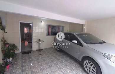 Imagem: A casa possui 4 Dormitórios, 3 Banheiros, 2 Vagas na garagem