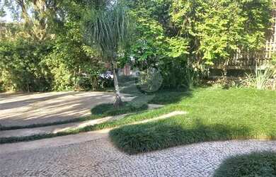 Imagem 3: Casa,Alto de Pinheiro. 1.800 m² Projeto assinado por Oscar Niemeyer