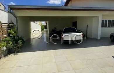 Imagem: A casa possui 4 Dormitórios, 4 Banheiros, 4 Vagas na garagem