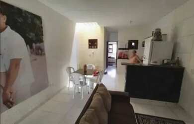 Imagem: A casa possui 3 Dormitórios, 2 Banheiros, 1 Vaga na garagem