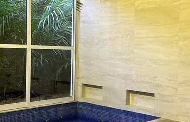 Imagem: A casa em condomínio para alugar possui 4 Dormitórios, 5 Banheiros