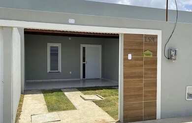 Imagem: A casa possui 2 Dormitórios, 2 Banheiros, 2 Vagas na garagem