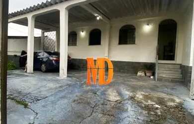 Imagem: A casa possui 5 Dormitórios, 2 Banheiros, 4 Vagas na garagem