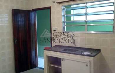 Imagem: A casa possui 2 Dormitórios, 2 Banheiros, 2 Vagas na garagem