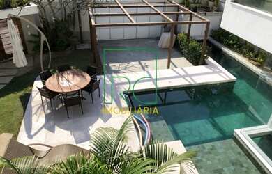 Imagem: A casa em condomínio possui 5 Dormitórios, 5 Banheiros, 2