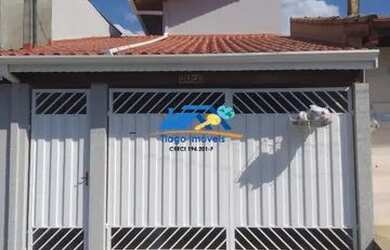 Imagem: A casa possui 2 Dormitórios, 2 Banheiros, 2 Vagas na garagem