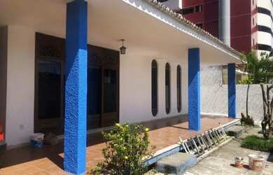 Imagem: A casa possui 5 Dormitórios, 5 Banheiros, 5 Vagas na garagem