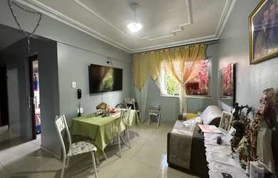 Imagem: O apartamento possui 3 Dormitórios, 1 Banheiro, 1 Vaga na garagem