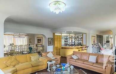 Imagem: O apartamento possui 4 Dormitórios, 5 Banheiros, 4 Vagas na