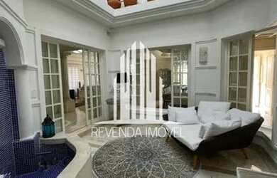 Imagem: A casa possui 5 Dormitórios, 5 Banheiros, 5 Vagas na garagem