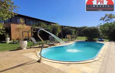 Imagem: A casa em condomínio possui 5 Dormitórios, 5 Banheiros, 5