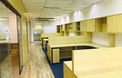 Imagem: O depósito possui 3 Vagas na garagem, 125m² de Área e está