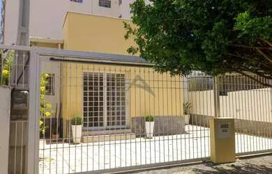 Imagem: A casa possui 5 Dormitórios, 4 Banheiros, 3 Vagas na garagem