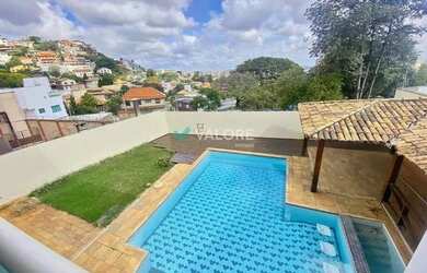 Imagem: A casa possui 4 Dormitórios, 5 Banheiros, 5 Vagas na garagem