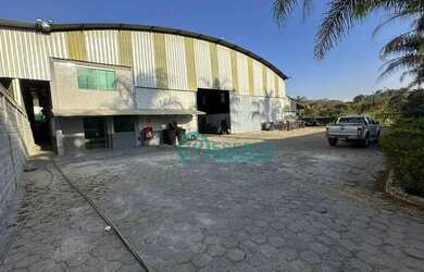 Imagem: O depósito possui 5 Vagas na garagem e 2000m² de Área e está