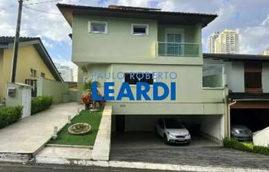 Imagem: A casa em condomínio possui 4 Dormitórios, 5 Banheiros, 5